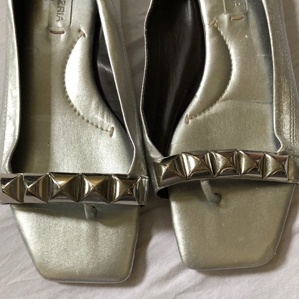 BCBG MAXAZRIA STUDED KANDRA FLAT BALLERINA SANDALS